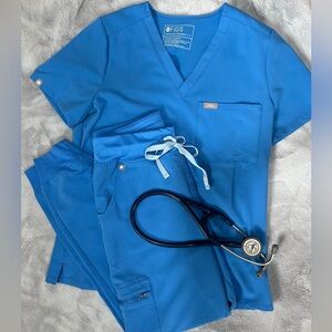 FIGS Scrub Set - size SMALL